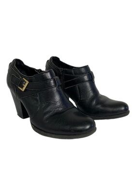 Born BOC Black Ankle Boots Heeled Size 7 Style Z01503 Leather Strap‎ Buckle Y2K